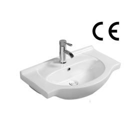 Каковы преимущества использования керамических раковин в дизайне ванной комнаты по сравнению с другими материалами?